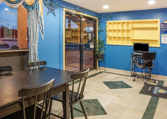 Days Inn By Wyndham Bastrop