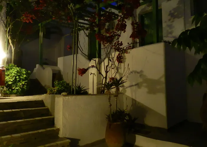 Adonis Hotel Studios & Apartments