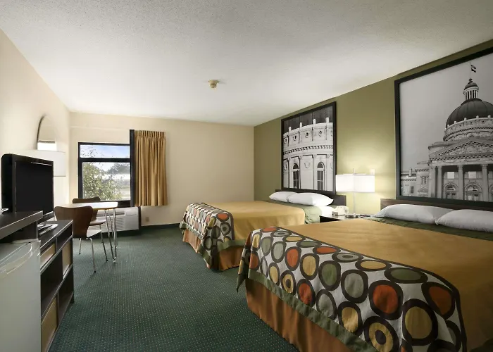 Super 8 By Wyndham Columbia City