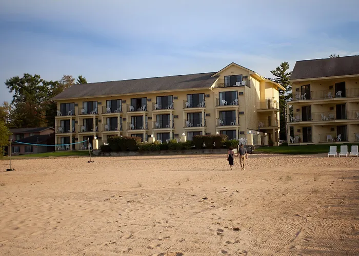 Pointes North Beachfront Hotel - 2 Person Spa Tub Studios