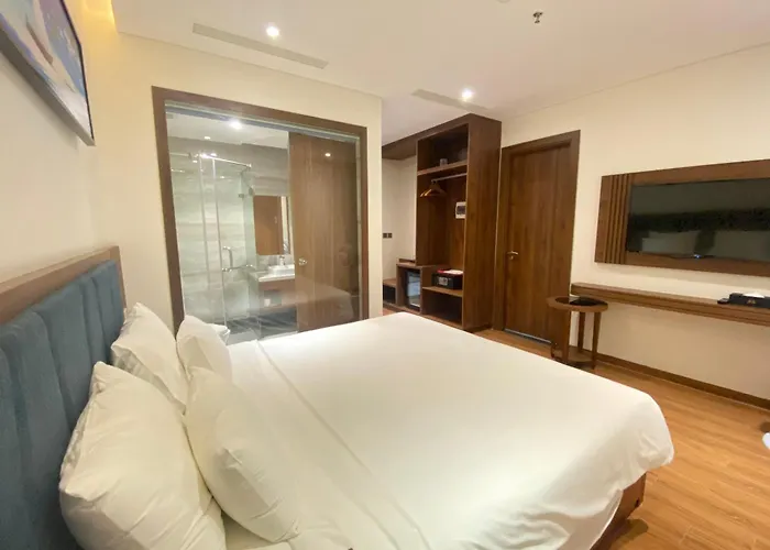 Ruby Star Da Nang - Central My Khe Beach