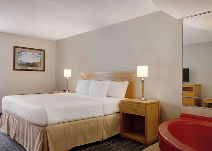 Days Inn By Wyndham Niagara Falls Near The Falls