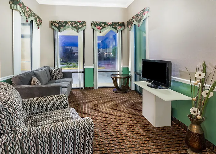 Super 8 By Wyndham Madison/Ridgeland Area