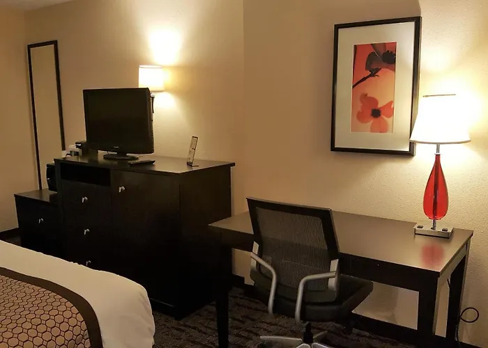 Baymont By Wyndham Belleville Airport Area