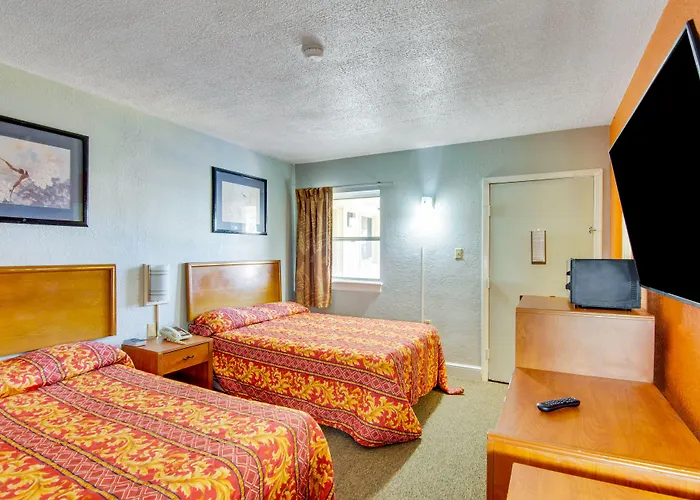 Knights Inn Collinsville