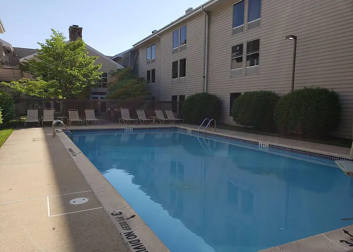 Hampton Inn & Suites Newtown