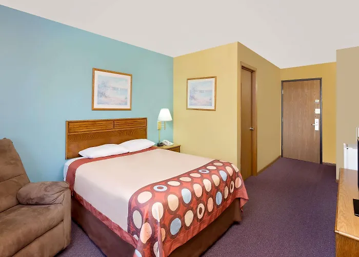 Super 8 By Wyndham Dyersville