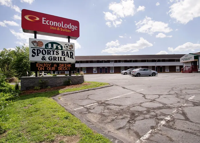 Econo Lodge Inn & Suites