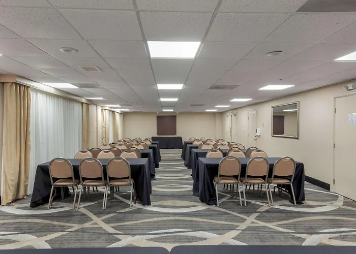 Best Western Plus Russellville Hotel & Suites