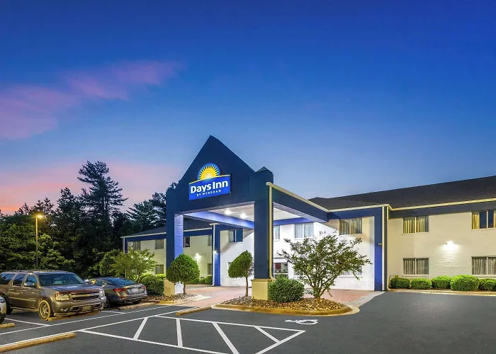 Days Inn & Suites By Wyndham Siler City