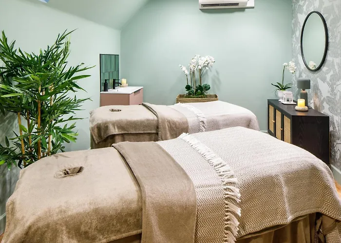 Voco Lythe Hill Hotel & Spa By Ihg