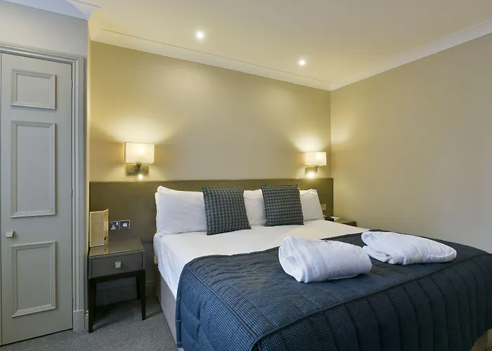 Crown & Mitre Hotel