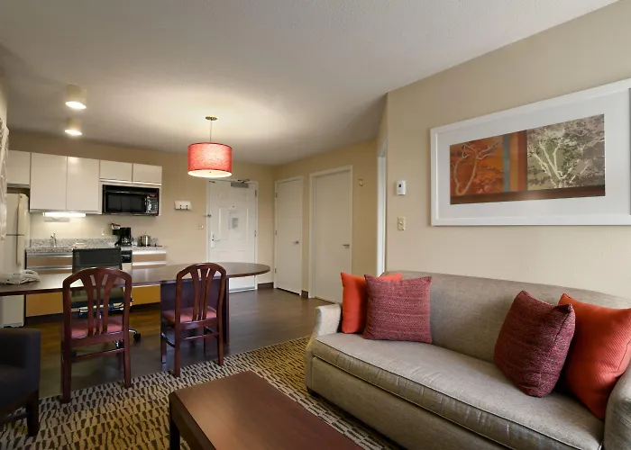Mainstay Suites Detroit Farmington Hills