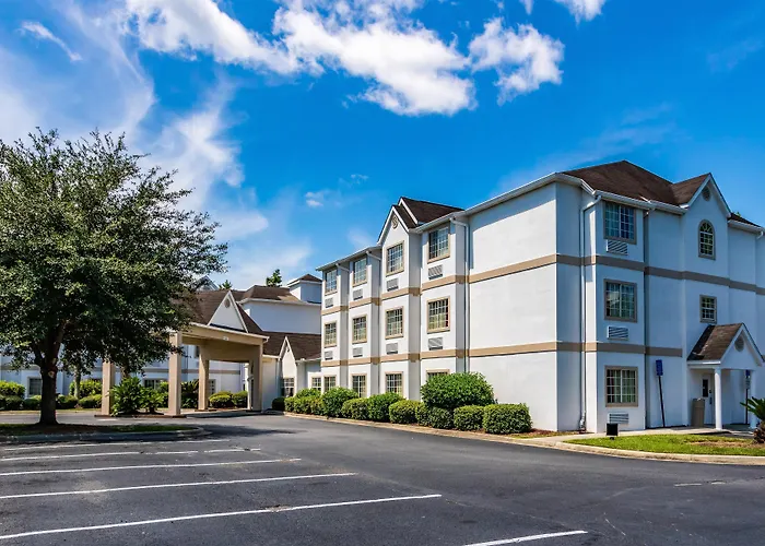 Red Roof Inn Plus+ & Suites Savannah - I-95