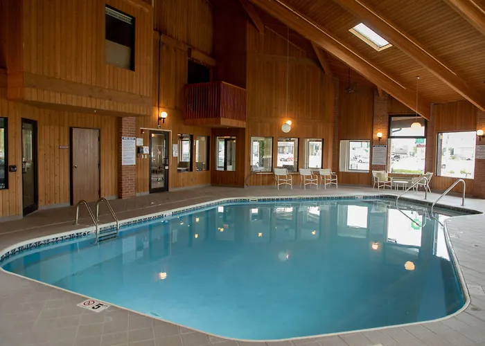 Lomira Inn And Suites