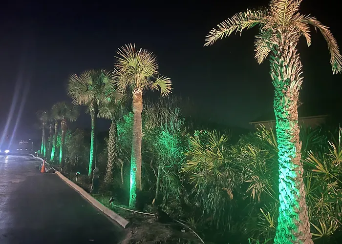 Ocean Sands Beach Boutique Inn-1 Acre Private Beach-St Augustine Historic-2 Miles-Shuttle With Downtown Tour-Heated Salt Water Pool Until 420Am-Popcorn-Cookies-New 4K Usd Black Beds- 69 Item Breakfast-Eggs-Bacon-Starbucks- Free Laundry- #904-799-Sand