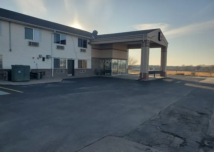 Super 7 Inn Tecumseh