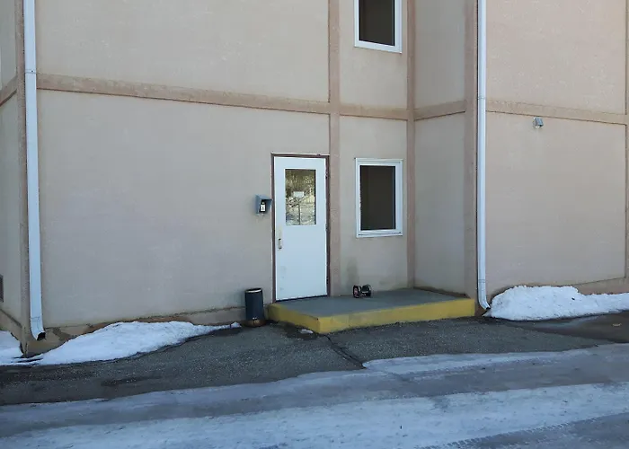 Super 8 By Wyndham Moose Jaw Sk Hotel