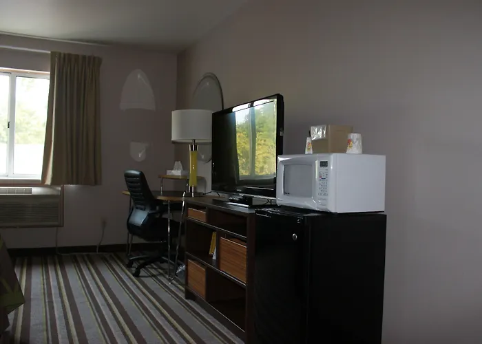 Super 8 By Wyndham Manistee