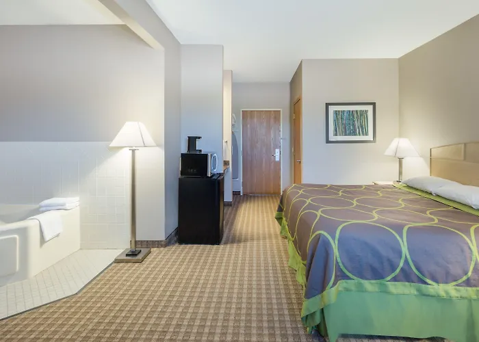 Super 8 By Wyndham Carroll/East