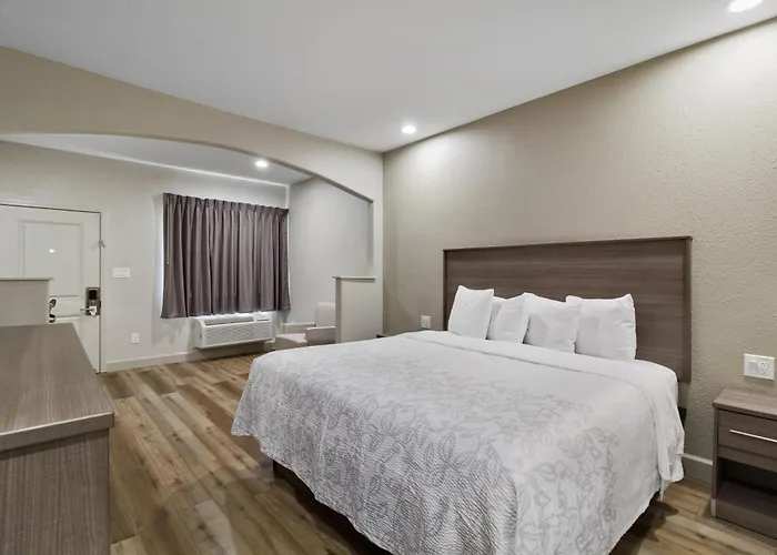 Red Roof Inn Plus + Galveston - Beachfront