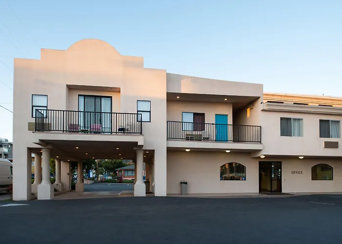 Edgewater Inn&Suites