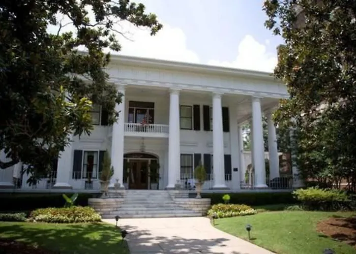 1842 Inn