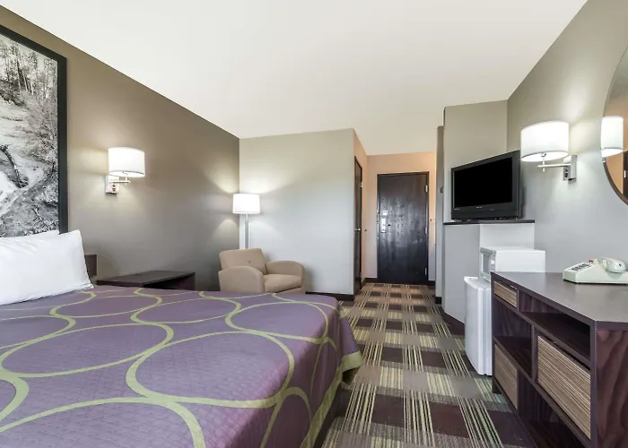 Super 8 By Wyndham Kimball