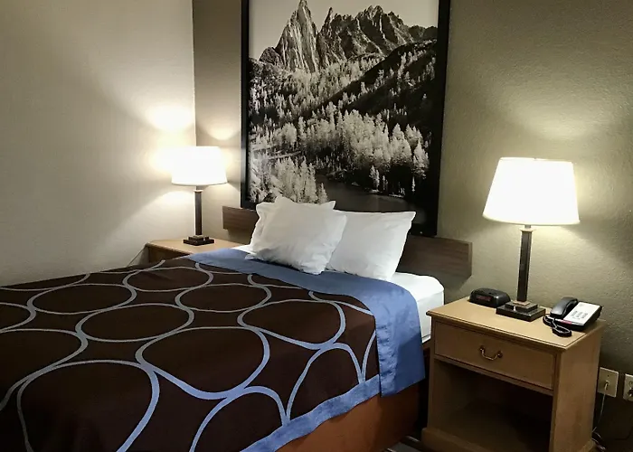 Super 8 By Wyndham Spokane/West