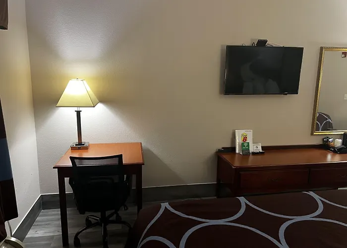 Hotel Piney Woods