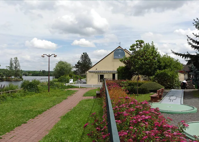 Logis - Hotel & Restaurant Des Lacs Paris Sud
