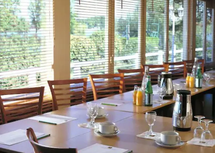 Logis - Hotel & Restaurant Des Lacs Paris Sud