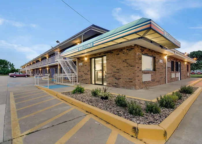 Motel 6-Salina, KS