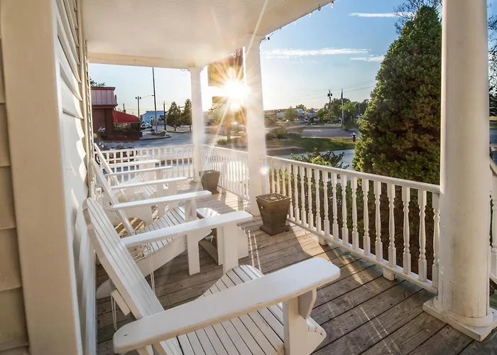 Ourguest Inn & Suites Downtown Port Clinton