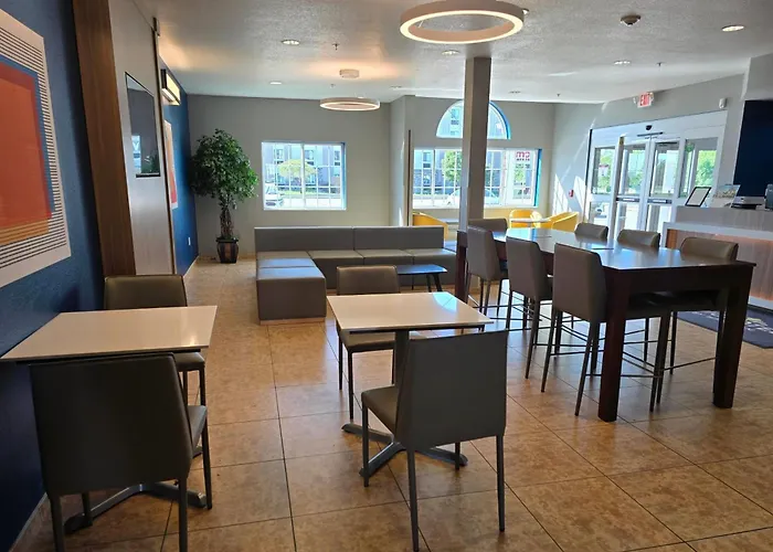 Microtel Inn & Suites By Wyndham Bluffs