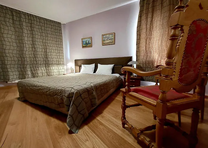 Family Art Hotel Gallery