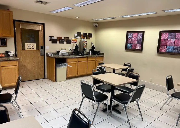 Lavissh Inn And Suites