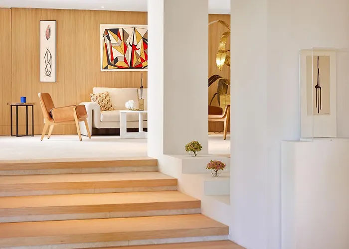 The Roc Club, A Hotel To Live