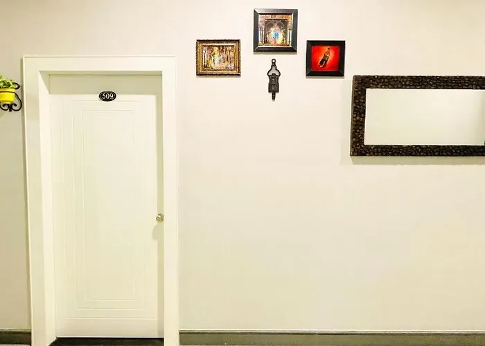 Hotel Super Affordable Silverkey Stay Near Krishna Nagar -Free Parking Facility