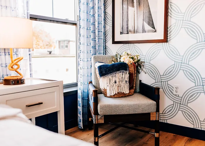 Salem Waterfront Hotel & Suites