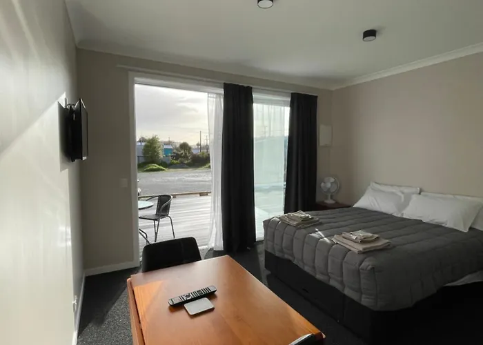 Empire Cafe & Accommodation