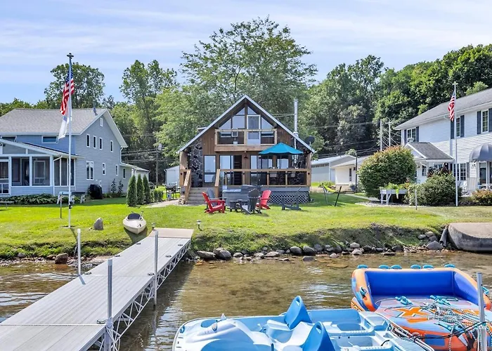 Cozy Cottage-Hot Tub-Scenic Views & Private Dock