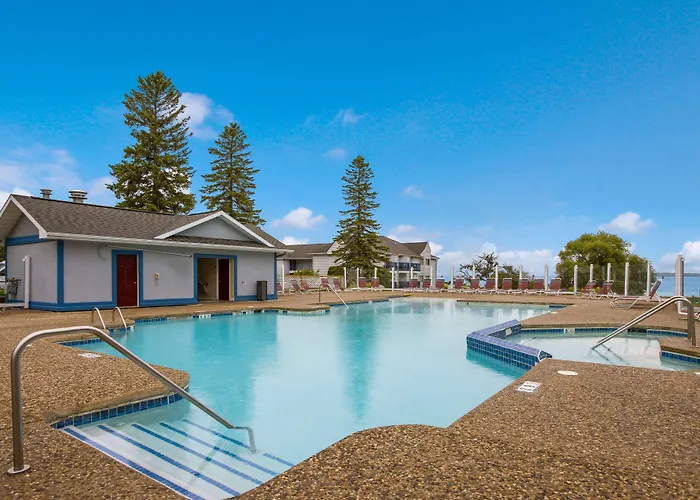 Best Western Harbour Pointe Lakefront