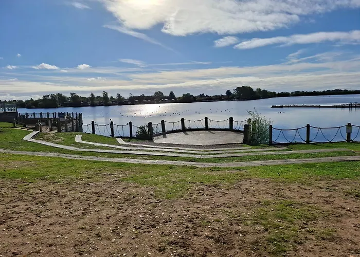 Caravan With Hot Tub At Tattershall Lakes