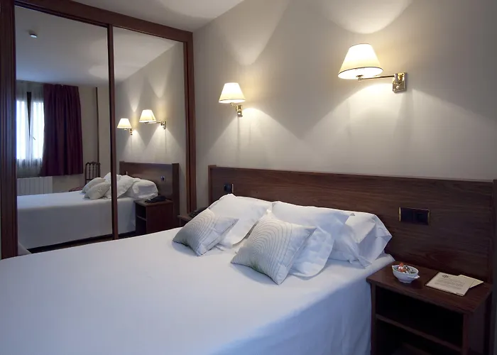 Hotel Y Apartamentos Arias