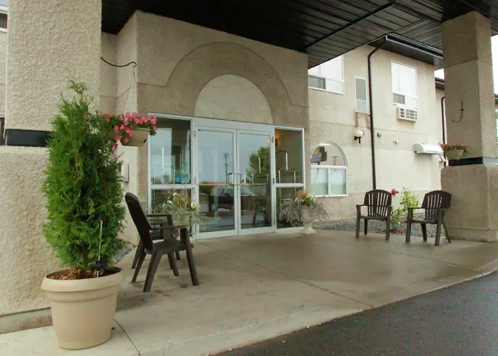 Days Inn & Suites By Wyndham Thompson