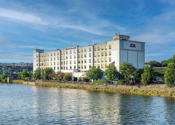 Hampton Inn&Suites Newark-Harrison-Riverwalk