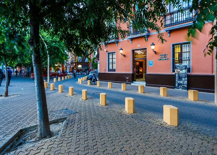 Patio De La Alameda