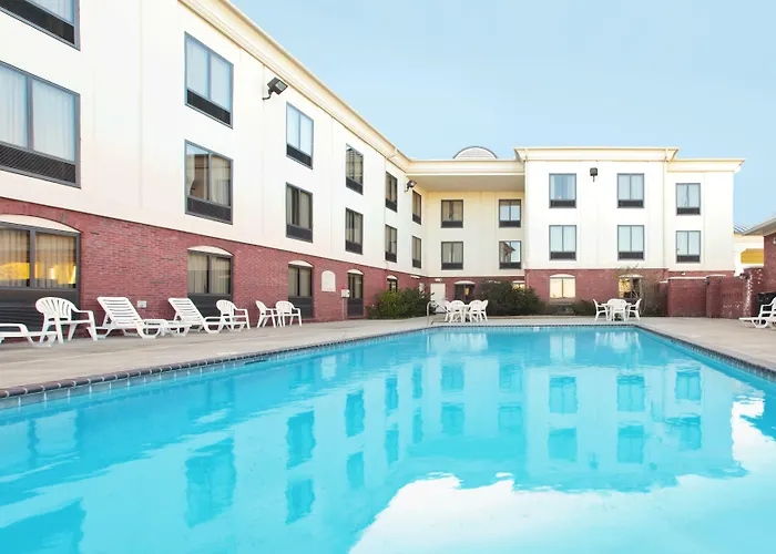 Holiday Inn Express & Suites Pine Bluff/Pines Mall By Ihg