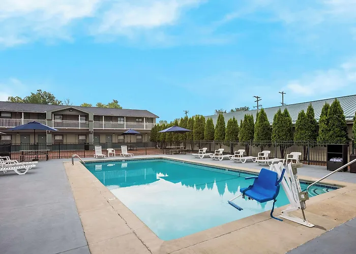 Quality Inn & Suites Big Rapids Near University